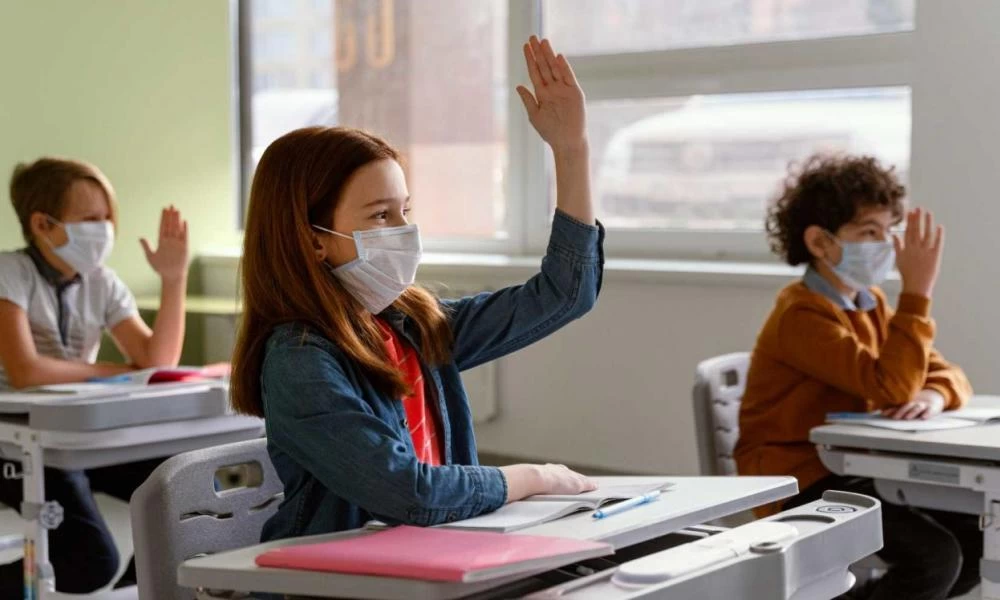 Επιστροφή αύριο των μαθητών στα θρανία με βεβαίωση αρνητικού self-test